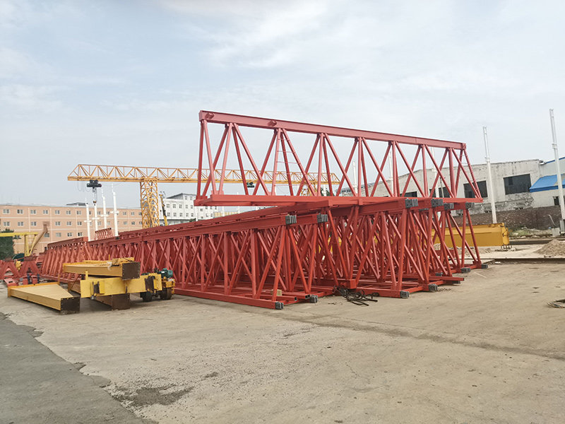 长城起重设备集团成品堆满厂区